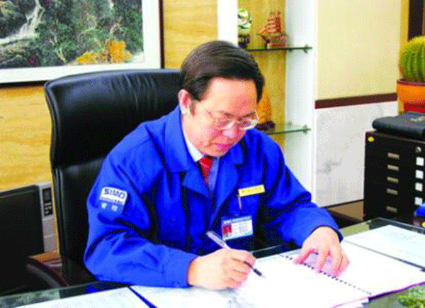 西瑪集團(tuán)董事長楊允成被評選為“感動西安——2005年度推動西安經(jīng)濟(jì)發(fā)展的十大新聞人物”之一。