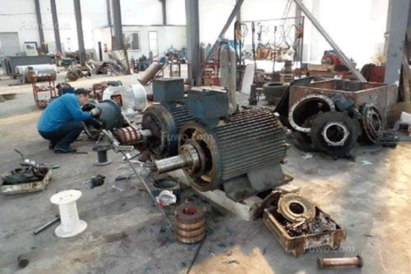 西安西瑪電機(jī)驅(qū)動(dòng)軸修理中軸向間隙的測(cè)量。